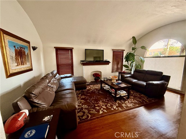 Detail Gallery Image 4 of 20 For 2419 Eucalyptus Ave, Long Beach,  CA 90806 - 2 Beds | 1 Baths