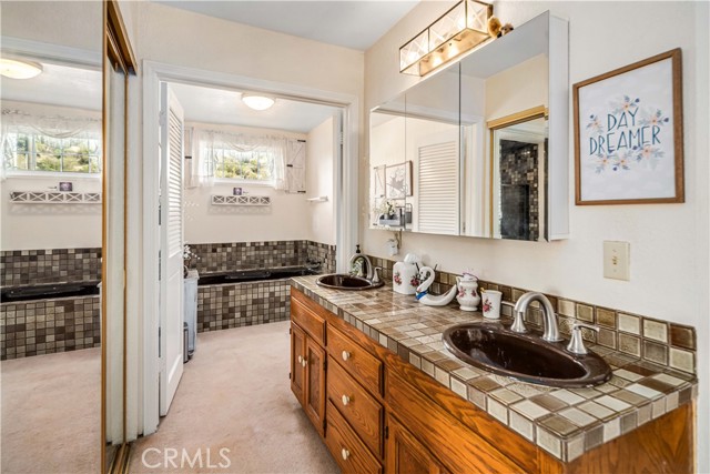 28132 Oak Spring Canyon, Canyon Country CA: https://media.crmls.org/medias/2e6aa74f-2d8d-4761-b5c2-dce9e1aa395b.jpg