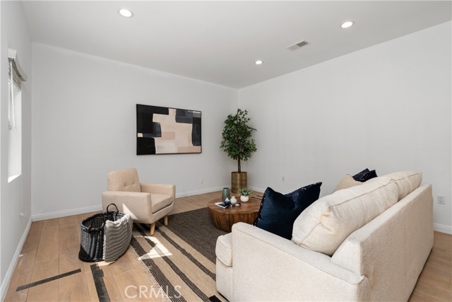 5732 Wilbur Avenue, Tarzana CA: https://media.crmls.org/medias/2e6b1652-3736-440e-926c-db62e90fe75a.jpg