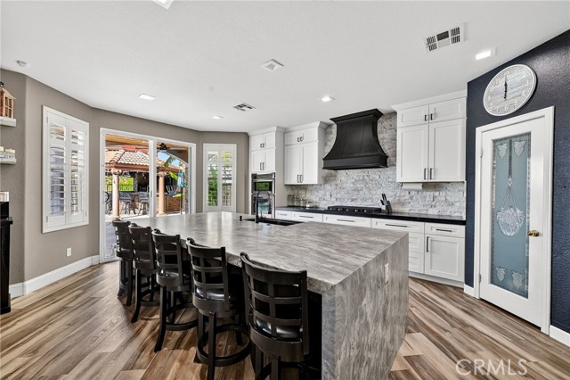 Detail Gallery Image 9 of 57 For 31860 Willow Wood Ct, Lake Elsinore,  CA 92532 - 4 Beds | 3 Baths