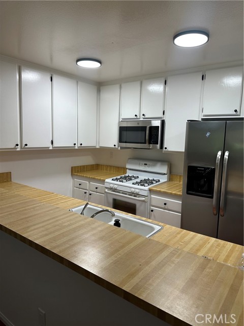 Detail Gallery Image 4 of 23 For 7050 Shoup Ave #208,  Canoga Park,  CA 91303 - 2 Beds | 1 Baths