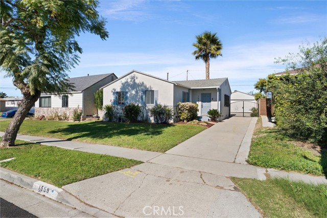 Detail Gallery Image 3 of 29 For 1559 W 113th, Los Angeles,  CA 90047 - 3 Beds | 2 Baths