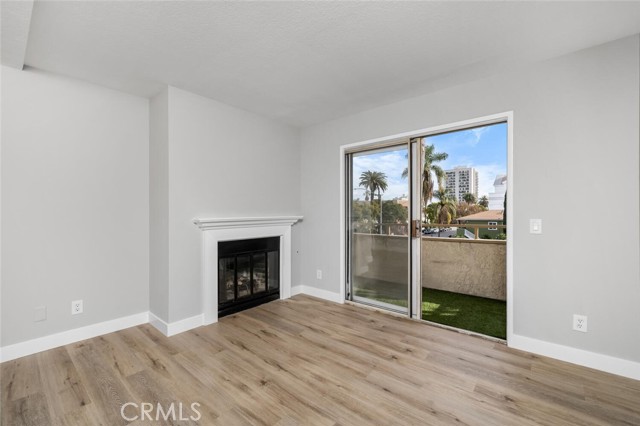 645 Chestnut Avenue, Long Beach CA: https://media.crmls.org/medias/2e6dca97-11ef-4fa8-8a55-c17910ace6cb.jpg