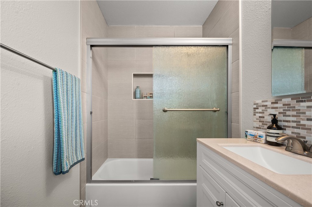 MLS #OC25266063 image #25