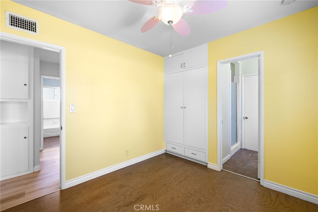 https://media.crmls.org/medias/2e6e414f-c2c9-4401-8314-fd47be20605b.jpg?preset=X-Large