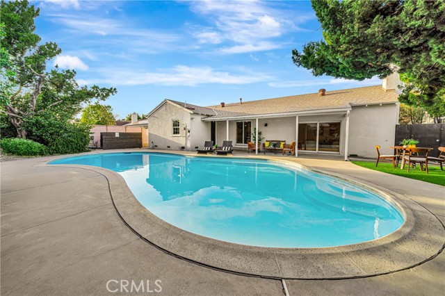 20742 Lull Street, Winnetka CA: https://media.crmls.org/medias/2e6f7b29-dcfe-46df-b412-219089bc3eb0.jpg