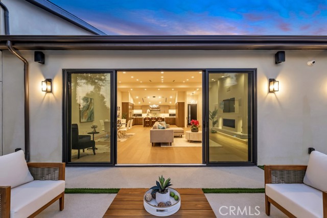 Detail Gallery Image 36 of 46 For 4801 Abbeyville Ave, Woodland Hills,  CA 91364 - 5 Beds | 5/2 Baths