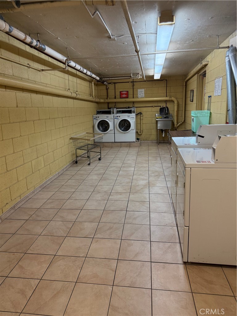 https://media.crmls.org/medias/2e715415-7161-432f-84a3-10498e840c90.jpg?preset=X-Large