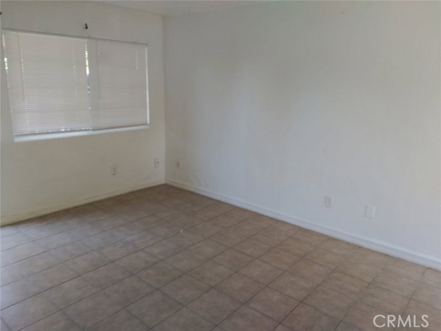 523 31st Street, Bakersfield CA: https://media.crmls.org/medias/2e718683-5f52-4d77-859c-c3bffe9f8b0c.jpg