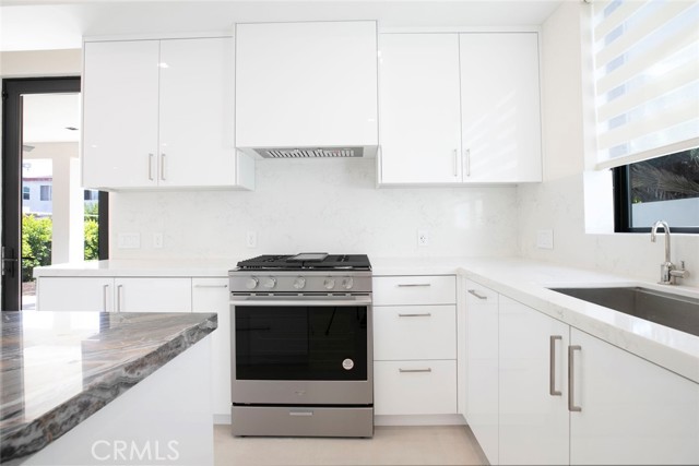 6426 Varna Avenue, Van Nuys CA: https://media.crmls.org/medias/2e71d579-7b49-4cbd-b881-522af2d1da65.jpg