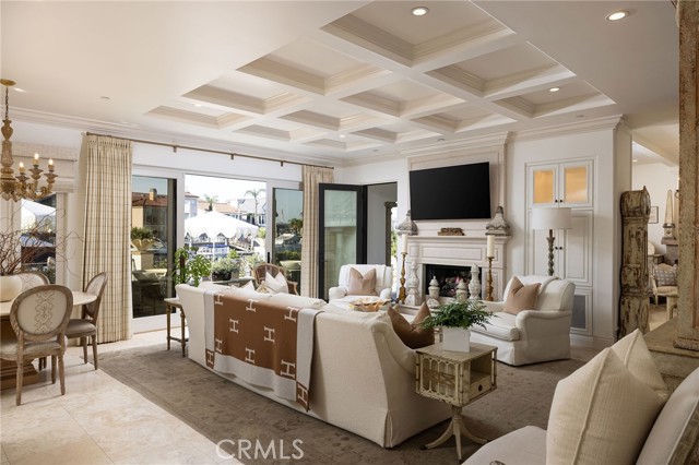 Detail Gallery Image 4 of 38 For 16111 Santa Barbara Ln, Huntington Beach,  CA 92649 - 4 Beds | 5/1 Baths