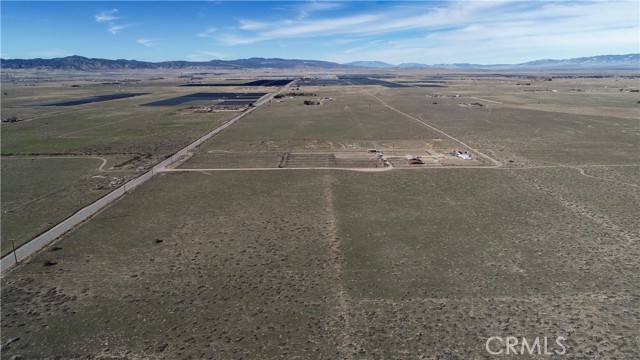 3 W H Avenue, Lancaster CA: https://media.crmls.org/medias/2e72f3d0-aa49-410a-a8bc-c7878e076ed2.jpg