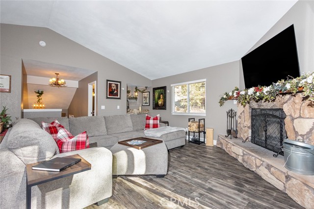 Detail Gallery Image 9 of 32 For 43005 Monterey, Big Bear Lake,  CA 92315 - 3 Beds | 2 Baths