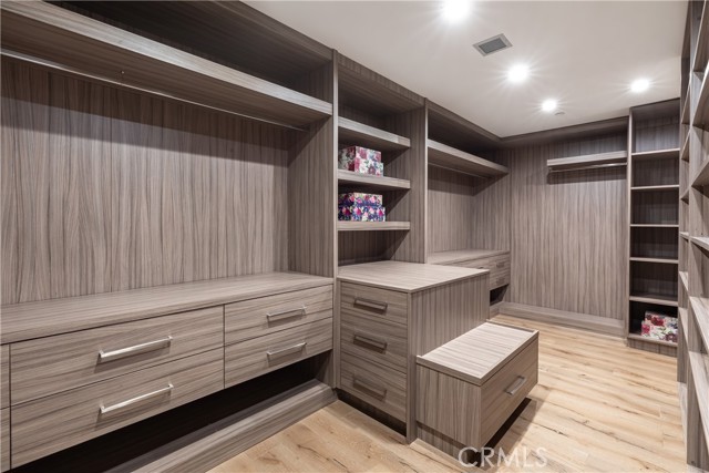 Detail Gallery Image 33 of 49 For 4175 Greenbush Ave, Sherman Oaks,  CA 91423 - 5 Beds | 6 Baths