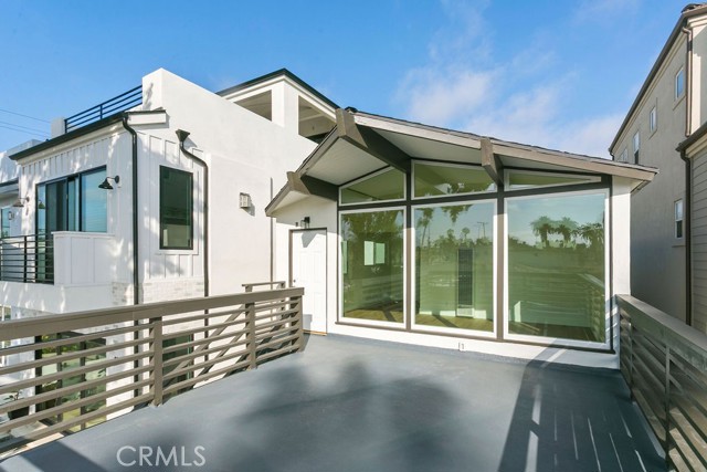 224 13th Street, Huntington Beach CA: https://media.crmls.org/medias/2e73e582-4a1b-439a-aa5b-219bf1375a3c.jpg