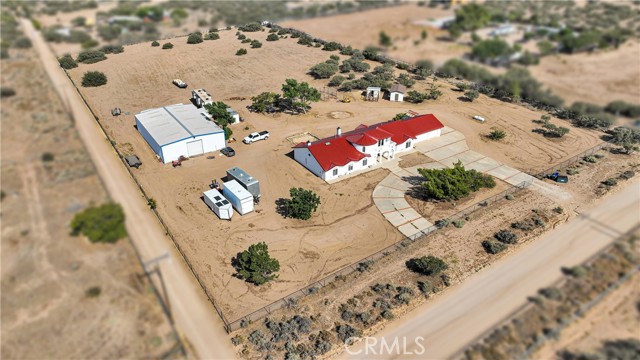 8381 White Road, Phelan CA: https://media.crmls.org/medias/2e74ba57-dec2-4741-bcee-4b4bca2787fd.jpg