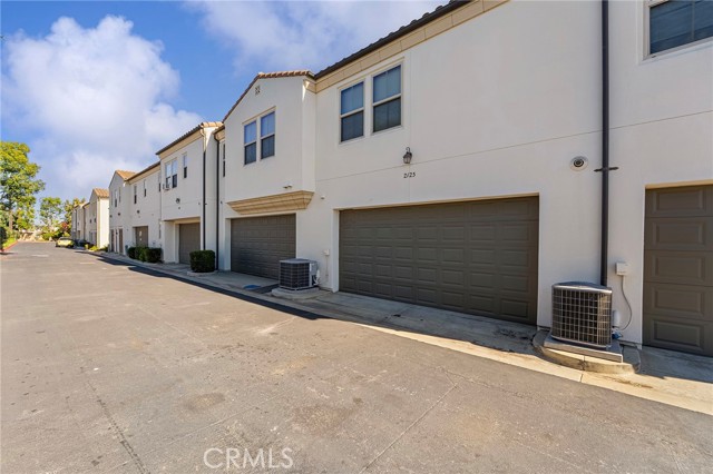 Detail Gallery Image 5 of 31 For 2123 Atlantic, Long Beach,  CA 90806 - 2 Beds | 2 Baths