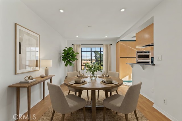 Detail Gallery Image 2 of 20 For 4430 Noble Ave #208,  Sherman Oaks,  CA 91403 - 2 Beds | 2 Baths