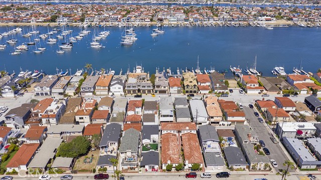 1320 Balboa Boulevard, Newport Beach, California 92661, ,Residential Income,For Sale,Balboa,NP21194065