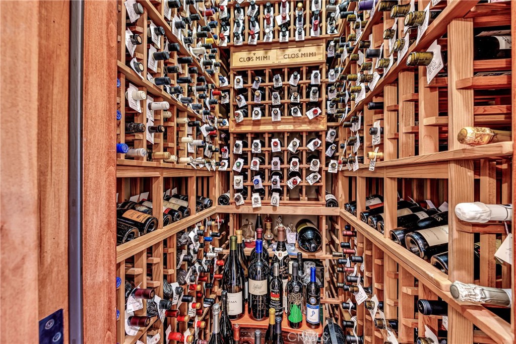 https://media.crmls.org/medias/2e75e62c-13e0-44e5-a23e-2df9ae429933.jpg?preset=X-Large