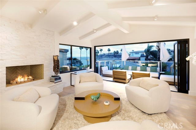 Detail Gallery Image 6 of 38 For 32 Emerald Bay, Laguna Beach,  CA 92651 - 3 Beds | 3/1 Baths