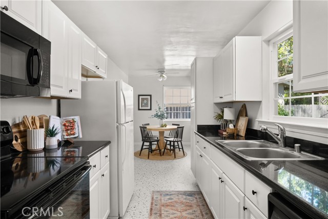 Detail Gallery Image 10 of 35 For 444 Lilac Ln, Chico,  CA 95926 - 3 Beds | 2 Baths