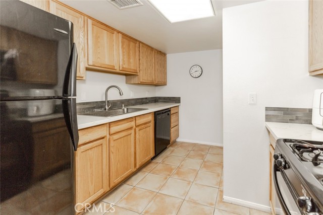 11124 Burbank Boulevard, North Hollywood CA: https://media.crmls.org/medias/2e777e9b-7a11-418d-9d0e-13c4e3c5f021.jpg