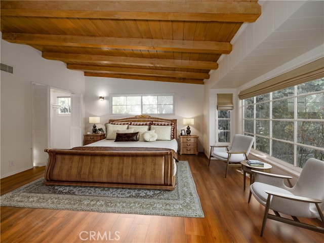 Detail Gallery Image 29 of 65 For 4539 Hayvenhurst, Encino,  CA 91436 - 3 Beds | 3 Baths