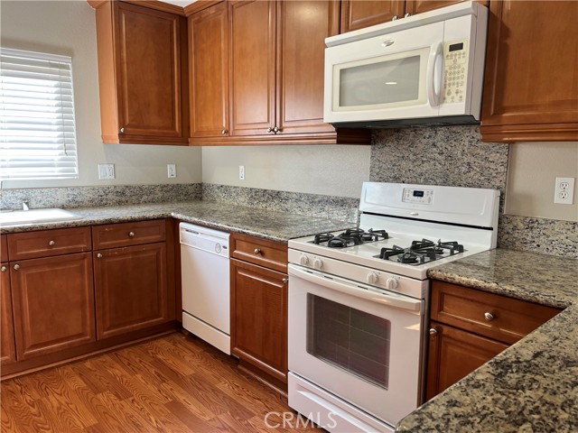 Detail Gallery Image 11 of 26 For 2826 Green River Rd #101,  Corona,  CA 92882 - 2 Beds | 2/1 Baths