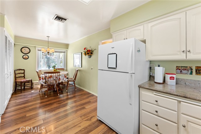 527 W Palm Avenue, Redlands CA: https://media.crmls.org/medias/2e786964-8605-4d79-b1a3-ca91128d53bf.jpg