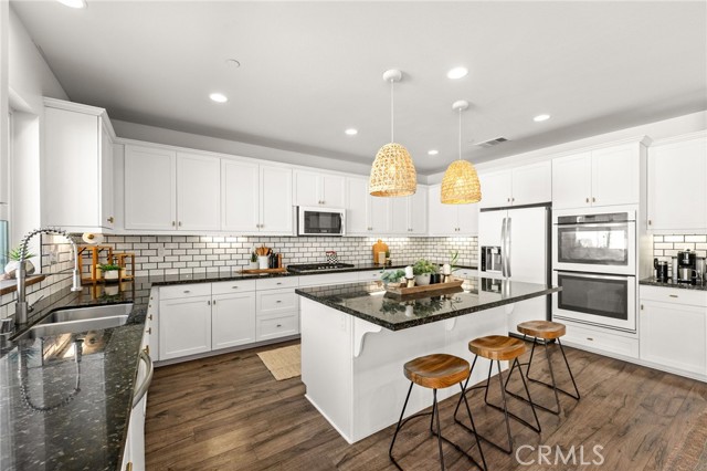 Detail Gallery Image 23 of 70 For 39120 Hidden Creek Ln, Temecula,  CA 92591 - 5 Beds | 3/1 Baths