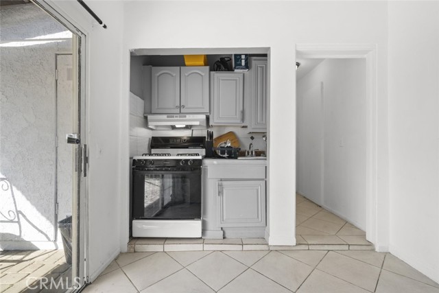 Detail Gallery Image 37 of 52 For 9757 White Oak, Northridge,  CA 91325 - 4 Beds | 3 Baths