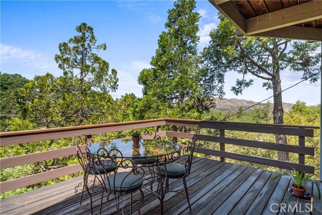 Detail Gallery Image 4 of 37 For 1555 Moon Dr, Lake Arrowhead,  CA 92352 - 2 Beds | 2 Baths