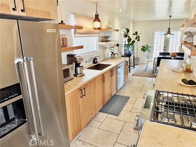 Detail Gallery Image 32 of 71 For 89 Rivo Alto Canal, Long Beach,  CA 90803 - 5 Beds | 3/1 Baths