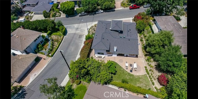 22914 Gershwin Drive, Woodland Hills CA: https://media.crmls.org/medias/2e7a7fa7-da4a-44bf-ad31-655d426a974e.jpg