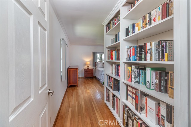 Detail Gallery Image 13 of 28 For 1030 E San Jose, Burbank,  CA 91501 - 3 Beds | 2 Baths