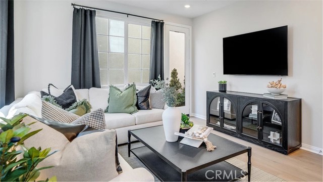 Detail Gallery Image 5 of 20 For 1301 Galaxy Way, Rialto,  CA 92376 - 4 Beds | 3 Baths