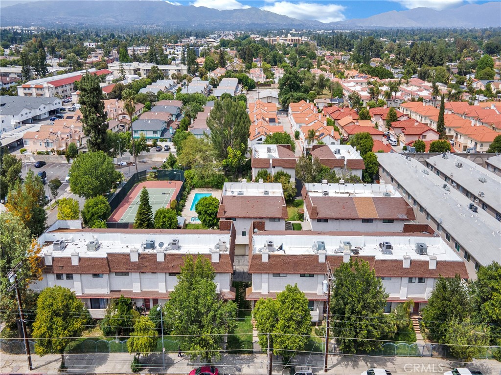 https://media.crmls.org/medias/2e7b3c4c-45df-4061-add2-f4a122ffbb9d.jpg?preset=X-Large