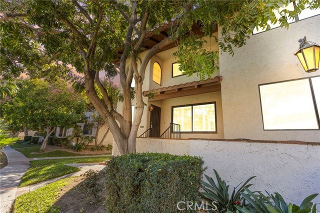 Detail Gallery Image 2 of 32 For 400 S Flower St #108,  Orange,  CA 92868 - 2 Beds | 1/1 Baths