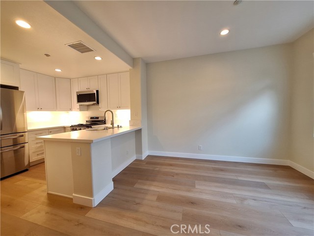 Detail Gallery Image 6 of 19 For 19 Perennial, Irvine,  CA 92603 - 2 Beds | 2/1 Baths