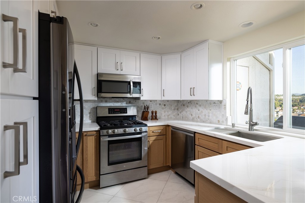 MLS #OC25274633 image #6