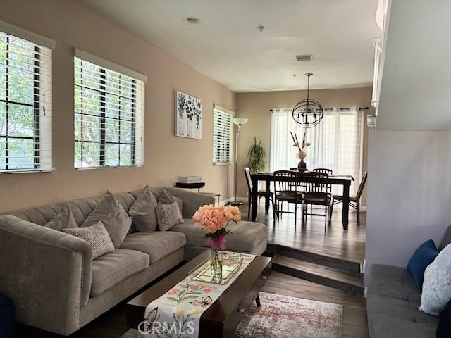 Detail Gallery Image 7 of 54 For 2249 Montrose Ave #7,  Montrose,  CA 91020 - 3 Beds | 2/1 Baths