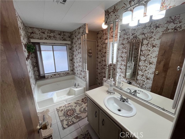 Detail Gallery Image 18 of 21 For 200 W San Bernardino Ave #1,  Riverside,  CA 92376 - 3 Beds | 1/1 Baths