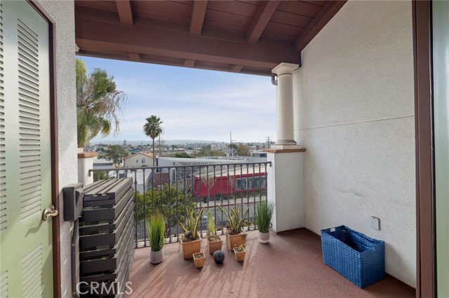 2001 Artesia Boulevard, Redondo Beach, California 90278, 1 Bedroom Bedrooms, ,1 BathroomBathrooms,Residential,Sold,Artesia,SB22258185