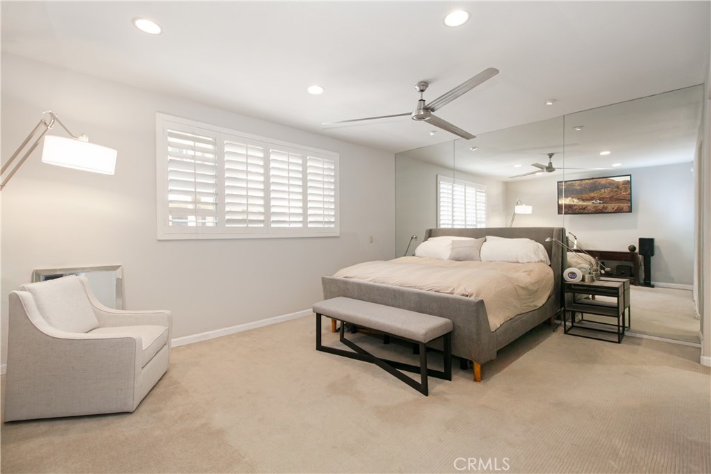 https://media.crmls.org/medias/2e7d3541-a509-4d12-8308-bed7ac12ab17.jpg?preset=X-Large