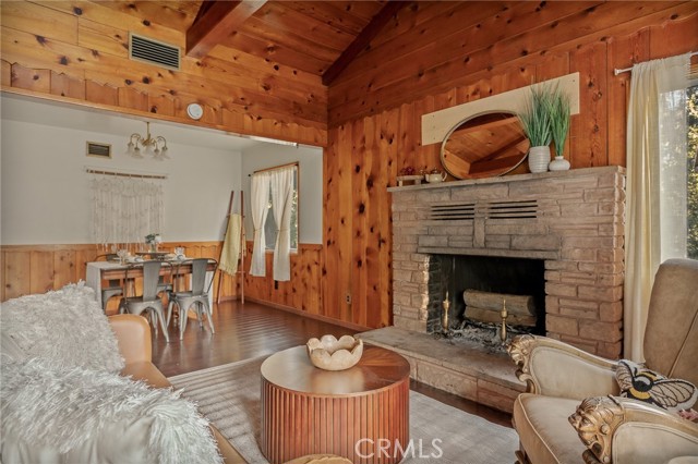 Detail Gallery Image 2 of 48 For 720 Rocky, Crestline,  CA 92325 - 3 Beds | 2 Baths