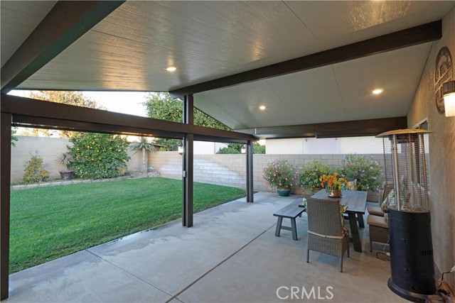 328 Manzanita Court, Ontario CA: https://media.crmls.org/medias/2e7ed631-5252-40a4-92be-3f1cb2153e55.jpg