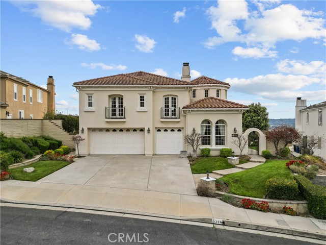 Detail Gallery Image 1 of 38 For 3319 Castleman Ln, Burbank,  CA 91504 - 4 Beds | 5 Baths