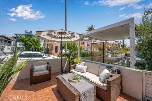 Detail Gallery Image 4 of 35 For 229 Covina, Long Beach,  CA 90803 - 3 Beds | 2 Baths