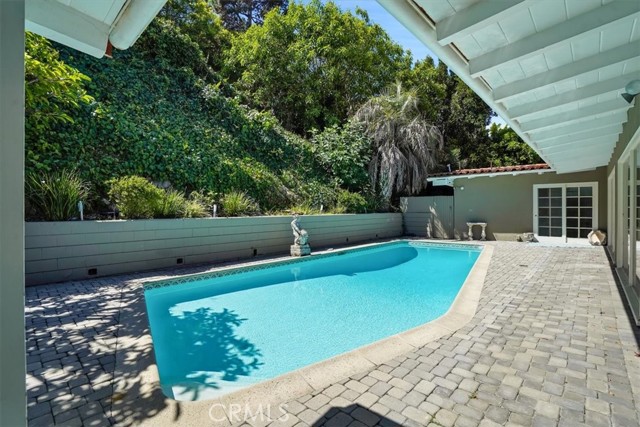 Detail Gallery Image 3 of 3 For 360 via Almar, Palos Verdes Estates,  CA 90274 - 3 Beds | 2/1 Baths